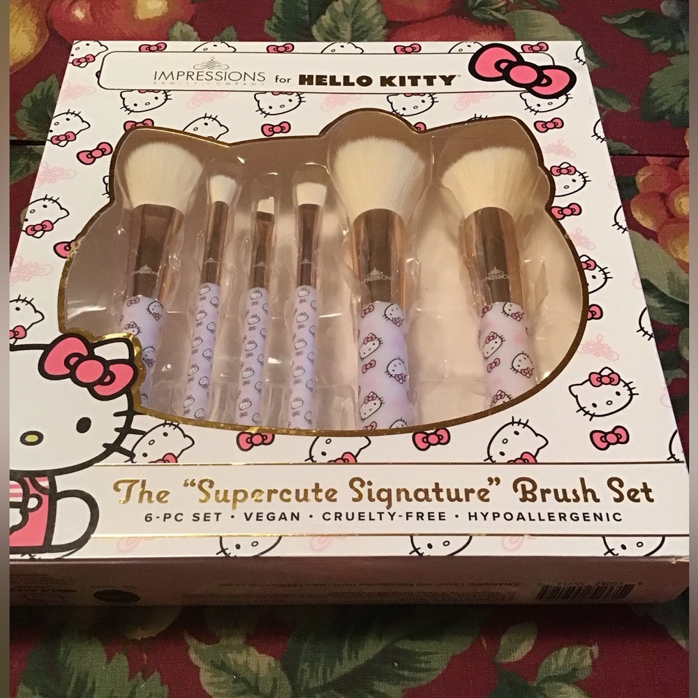HELLO KITTY NIB THE SUPER CUTE 6 PC BRUSH SET VEGAN CRUELTY FREE HYPOALLERGENIC